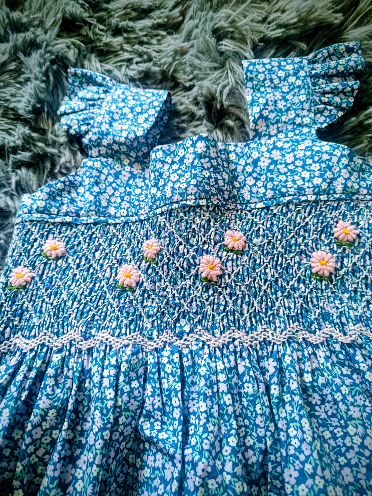 Robe brodée pour 2/3 ans