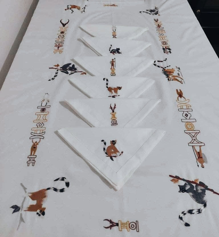 📌📌 nouveauté 📌📌 pour le printemps embellissez votre table! Nappe de table brodée à la main avec 6 serviettes